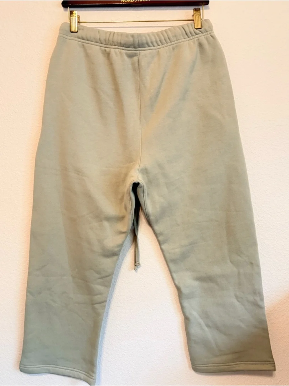 Fear of God Essential fleece Sweatpants color eggshell, straight leg sz S Unisex - Picture 10 of 12